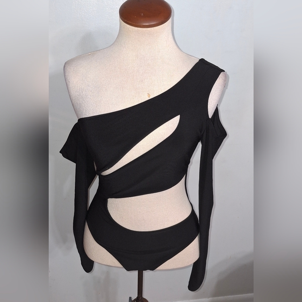 Fashion Nova- Cutting Close Off Shoulder Bodysuit- W Sz Small - Picture 2 of 9